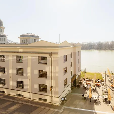 Eurovea 2 Waterfront Lägenhet *